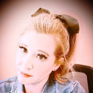 Meet your Posher, April